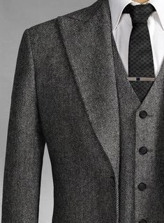 Thomas Shelby Peaky Blinders Vintage Gray Tweed Suit is a statement piece that vaunts itself with a herringbone tweed weave which has an old-school finish. Styled for a perfect gentleman, this eye-catching suit gives an on-trend yet luxurious tailored fit look. Crafted from wool, our tweed suit will create a look of Thomas Shelby from Peaky Binders ideal for when you need to look smart and confident. The sharp cut of this ensemble creates a classic yet modern style that will last a lifetime. Groom Vintage Attire, Gray Tweed Suit, Thomas Shelby Peaky Blinders, Mens Tweed Suit, Grey Tweed Suit, Perfect Gentleman, Peaky Blinders Suit, Zegna Suit, Tweed Wedding Suits