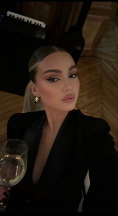 Jlo Photoshoot, Night Out Instagram Story, Elegant Makeup Looks Classy, 20 Makeup, Smink Inspiration, Makijaż Smokey Eye, Feminine Aesthetic, Glam Makeup