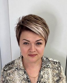 Big Women Short Hair, Medium Pixie Haircut For Round Faces, Fine Flat Hair Hairstyles Round Faces, Pixie Haircut Round Face Plus Size, Short Pixie Haircuts For Round Faces, Short Feminine Haircut Round Face, Feminine Pixie Haircut Round Faces, Pixie Cut For Round Face Plus Size, Pixie Haircut For Chubby Faces