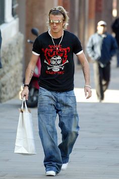 David Beckham Early 2000s, David Beckham Fashion 2000s, 90s David Beckham, David Beckham 2000s, Early 2000s Mens Fashion, David Beckham 90s, Young David Beckham, David Beckham Fashion