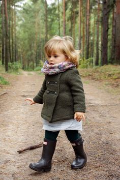 So Cute and Chic in her little jacket Baby Hunter, Hunter Boots Outfit, Cool Baby, Baby Set, Stylish Kids, Future Baby, Mini Fashion