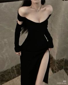 #fashion #black #elegant #aesthetic #style Black Elegant Aesthetic, Formal Black Outfits For Women, Dark Clothes Aesthetic, Girly Style Outfits, Aesthetic Dress, 파티 드레스, Modest Dresses Casual, Elegant Aesthetic, Prom Dress Inspiration