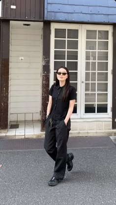 Black Adidas Outfits, Black Adidas Outfit, Salomon Outfit, Classy Grandma, Japanese Silhouette, 90s Inspired Outfits, Woman Outfit, Mens Outfit Inspiration, Cool Outfit