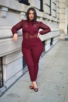 so into this monochromatic burgundy look - and not totally sure why. Uniform Ideas, Sukienki Plus Size, Curvy Style, Fashion Curvy, Big Girl Fashion, Curvy Girl Outfits