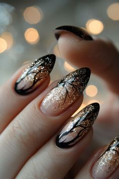 Black and Gold Nails Autumn Witch Nails, Black Nails With Gold Design, Rose Gold And Black Nails, Black Bridal Nails, Black And Golden Nails, Black And Gold Nails Ideas, Black Nails Wedding, Gold Black Nails, Black And Gold Glitter Nails