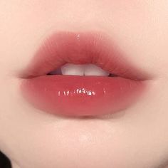 Cute Korean Lips, Lip Ideas Makeup, Lip Makeup Aesthetic, Korean Gradient Lips, Cupids Bow Lips, Soft Pink Lipstick, Gradient Lips, Korean Lips, Lip Art Makeup