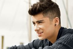 Zayn Malik Hair Style One Direction Poster Mens Hairstyles 2014, Zayn Malik Hairstyle, Spiky Hair, Hair Styles 2014, Corte De Cabelo Masculino, Mens Haircuts Short, 2020 Fashion, Teen Hairstyles