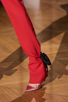 Valentino Spring 2020 Couture collection, runway looks, beauty, models, and reviews. Valentino Runway, Fancy Shoes, Couture Details, Italian Fashion Designers, Couture Collection, Couture Fashion, Classic Looks, Spring Summer Fashion, Suits For Women