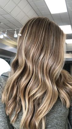 Highlight With Money Piece, Hair Styles Blonde Highlights, Hair Highlights Long Hair, Highlights Long Hair, Hair Styles Blonde, Blonde Light Brown Hair, Light Brunette Hair, Venus Of Willendorf, Blonde Highlights On Dark Hair