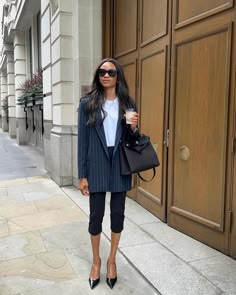 How to Style Capri Pants and Blazers | Who What Wear Capri Pants Outfits, Parisian Vintage, Fall Thrift, Casual Fashion Outfits, Fashion Inspo Summer, Late Summer Early Fall, Capri Outfits, Moodboard Fashion, Blouse Images