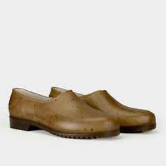 Plasticana Gardana Clogs, Plasticana Garden Clogs Birkenstock Clogs, Birkenstock Clog, Tortoise Shell Glasses, French Workwear, Garden Clogs, American Men, Italian Garden, Gardening Outfit, Fisherman Sandals