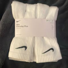 New In Packaging Nike 6 Pack Of Crew Sock White Nike Socks, White Crew Socks, Dri Fit Socks, Nike Crew Socks, Pink And Black Nikes, Socks Aesthetic, Dr Shoes, Nike Socks, Tan Guys