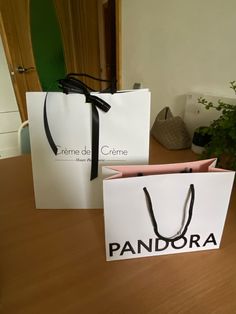 Rich shopping, shopping, pandora, creme de la crem, shopping bags Rich Shopping, Shopping Bags