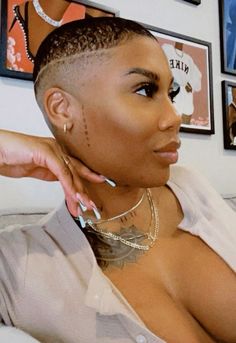 Mohawk Fade Woman, Temp Fade Haircut, Fade Haircut Women, Natural Hair Haircuts, Short Natural Haircuts, Short Hair Designs, Shaved Hair Cuts, Short Shaved Hairstyles, Gray Hair Cuts