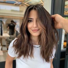 Layers Balayage Medium, Cute Middle Length Haircuts, Popular Mid Length Hair For Women, Midlength Haircuts For Thinning Hair, Before And After Haircut Long To Medium, Mid Length Textured Haircut, Mid Size Haircut For Women, Midlength Haircuts With Layers Straight, Medium Length Haircut Thick Hair