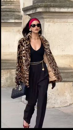 Short Leopard Dress, Winter Mob Wife Aesthetic, Leopard Headband Outfit, Leopard Coat Outfit Winter Style, Cheetah Fur Coat Outfit, Pamela Core, Leopard Print Jacket Outfit, Leopard Print Coat Outfit, Leopard Coat Outfit