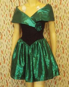 80 Prom, Prom Theme Party, 80s Prom Party, Tacky Wedding, Ugly Fashion, 80s Party Dress, Themed Party Ideas, Fashion Show 2016, 80's Party