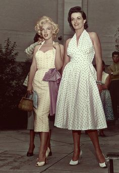 Marilyn Monroe And Jane Russell, Stile Pin Up, 40s Mode, Klasik Hollywood, Jane Russell, Glamour Vintage, Mae West, Gene Kelly, Marilyn Monroe Photos