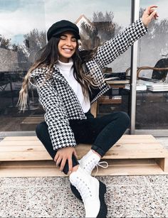 Botas Blancas Outfits, White Combat Boots, Outfit Botas, Outfits Curvy, Professional Attire, Fashion Hacks Clothes, Curvy Outfits, Outfit Inspo Fall