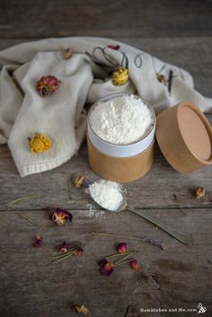 Milk Bath Diy, Salt Scrub Diy, Salt Scrub Recipe, Bath Milk, Rose Petal Bath, Coconut Milk Bath, Bath Soaks