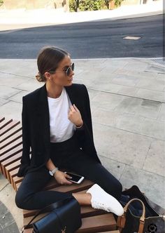 Casual Black Suits For Office, Casual Black Office Suits, Casual Black Suits For Work, Black Suits For Office Wear In Fall, Black Fall Office Suits, Black Fall Office Wear Suits, Black Fall Suits, Chic Black Suits For Office, Trendy Black Blazer For Work