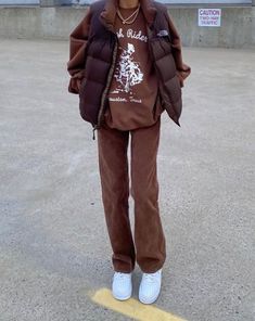 Diy Vetement, Brown Fits, Brown Outfit, Tomboy Style Outfits, Streetwear Fashion Women, Indie Outfits, Fashion Weeks, Mode Inspo, Tomboy Fashion