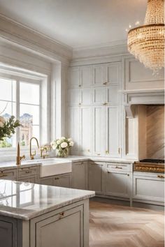 Timeless kitchen with marble, brass, and chandelier Stunning Kitchens Classic, Kitchen Brass Accents, Brass White Kitchen, Rich Kitchen Aesthetic, Modern Parisian Kitchen Design, European Inspired Kitchen, Rachel Parcell Kitchen, Scandinavian Kitchen Design Ideas, Current Kitchen Trends 2024