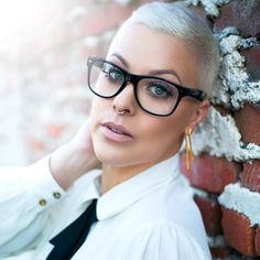 Grey Hair And Glasses, Short Shaved Hairstyles, Bald Women, Very Short Hair, Wearing Glasses, Mens Hairstyles Short, Shaved Hair, Short Pixie