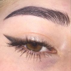 Cejas Aesthetic, Makeup Minimalist, Hair And Makeup Tips, Pinterest Makeup, Simple Eye Makeup, School Makeup, Makeup Eye Looks, Eyeliner Looks