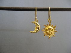 Sun And Moon Jewelry, Sun Moon Necklace, Moon Face Earrings, Sun And Moon Earrings, Earwigs, Dainty Gold Earrings, Moon Face, Face Earrings, Earring Gold