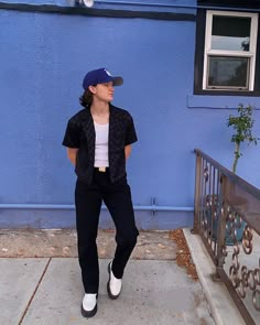 masc lesbian outfit idea Gay Fashion Women, Lesbian Formal Outfits, Tomboy Formal Outfits, Masculine Outfits For Women, Masculine Women Fashion, Masculine Women, Women In Suits, Outfits For Short Women