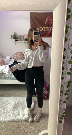 Woman Leggings, Simple Outfits For School, Cute Outfits With Leggings, Casual Preppy Outfits, Outfit Inspo Casual, Cute Lazy Day Outfits, Casual School Outfits, Cute Outfits For School