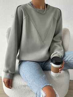 Winter Mode Outfits, Plain Sweatshirt, Women Sweatshirts, Crop Top Outfits, Burda Style, Sporty Outfits, Winter Fashion Outfits, Fashion Online Shop, Ladies Tops Fashion