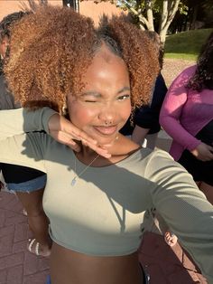 Afro Highlights, Beautiful Curly Hair, Natural Hair Styles Easy, Hair Styles Easy, Hair Inspo Color, Makeup Inspo, Hair Inspo, Curly Hair, Natural Hair