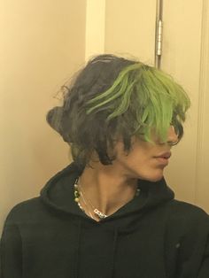 Green Hair Guy Aesthetic, Green And Black Hair Men, Black And Green Hair Ideas, Split Hair Color Men, Split Dye Hair Men, Men With Green Hair, Green Dyed Hair Men, Dyed Hair Men Aesthetic, Green Hair Color Men