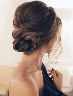 @theaamberr Sanggul Modern, Diy Hairstyle, Formal Updos, Classic Wedding Hair, Wedding Hairstyles Medium Length, Ladies Hair, Peinados Recogidos, Updos For Medium Length Hair, Hair Tutorials Easy