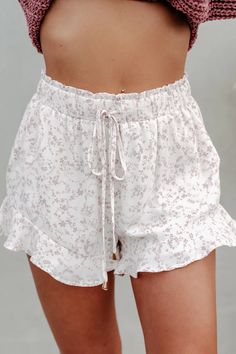 These White & Apricot, Ruffled Hem, Floral Shorts Are Going To Be Your New Favorite Shorts! $38, FAST AND FREE US SHIPPING! Oversized Cardigan Pattern, Modest Shorts, Drawstring Detail, Stylish Fall Outfits, All White Outfit, Layered Fashion, Europe Trip, Arte Popular, Ruffle Shorts