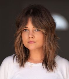 Fall Hair Highlights, Chubby Face Haircuts, Modern Shag Haircut, Half Updo Hairstyles, Mom Hair, Balayage Blond, Fall Hair Color Trends, Bangs For Round Face, Bangs With Medium Hair