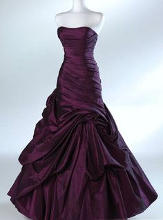 PURPLE DRESS Mode Glamour, Chique Outfits, Goth Dress, Prom Girl, Flight Jacket, Belt Black, Red Prom Dress, Gorgeous Gowns, Purple Wedding