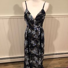 Gorgeous Floor Length Dress. Deep V Neck. Wear To A Wedding! Dressy Floral Print Maxi Dress For Date Night, Floral Sundress Maxi For Night Out, Floral Print Sundress Maxi Dress For Night Out, Floral Print Sundress For Night Out, Dress Deep V Neck, Black Floral Dress, Floor Length Dress, Floor Length Dresses, Dress With Lace