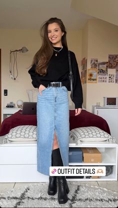 Long Skirts Outfit 2023, Long Denim Jean Skirt Outfits, Denim Maxi Skirt Fall Outfit, Fall Denim Maxi Skirt Outfits, Long Jean Skirt Winter Outfit, Split Denim Skirt Outfit, Styling Midi Denim Skirt, Long Jean Skirt Fall Outfits, Style Denim Midi Skirt