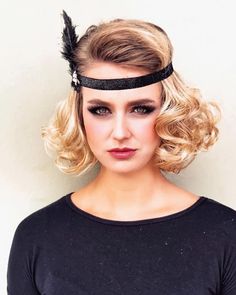 1920s Short Hair With Headband, 1920s Hair Diy, Easy Roaring 20s Hairstyles, 1920s Easy Hairstyles, Easy Flapper Hairstyles, 1920 Flapper Hairstyles, Easy 1920s Hairstyles For Medium Hair, Flapper Hairstyles For Long Hair 1920s, 1920s Hair Medium Length