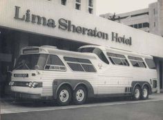 an old photo of a bus parked in front of a building with the name linea sheraton hotel on it