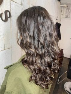 Which one is best between Digital perm and regular perm? Perm With Loose Curls, American Wave Perm Long Hair, Wavy Perm Women, Big Perm Curls, Japanese Digital Perm, Loose Spiral Perm Long Hair, Loose Curl Perm Medium Length, Long Permed Hair Before And After, Digital Perm Medium Hair