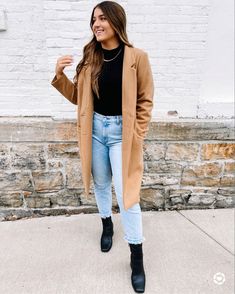 Street style, winter style, winter outfit, long coat style Peacoat Womens Outfit Winter, Tan Peacoat Outfit Casual, Brown Peacoat Womens Outfit, Tan Peacoat Womens Outfit, Oversized Peacoat Outfit, Tan Pea Coat Outfits, Peacoat Outfits For Women, Outfits With Peacoats, Casual Peacoat Outfit