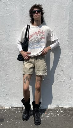 Arizona Mens Fashion, Masc Outfits Summer, Barty Crouch Jr Aesthetic, Outfits Masculine, Masc Summer Outfits, Tshirt Styling, Goth Summer Outfits, Aesthetic Marauders, Barty Crouch