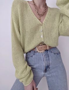 Grunge Photography Aesthetic, Cardigan Outfit Aesthetic, Cardigan And Jeans, September Mood, Cardigan Verde, Olive Cardigan, First Day Outfit, Fashion College, Outfit Cardigan