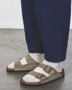 Birkenstock Sandals Outfit, Men Vintage Style, Mens Smart Casual Outfits, Summer Slides, Classy Outfits Men, Manolo Blahnik Heels, Cork Sandals, Sandals Outfit, Birkenstock Sandals