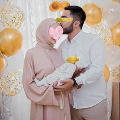 Bff Pfp Matching Aesthetic, Girly M Instagram, Couple With Baby, Muslimah Photography, Edgy Wedding, Blur Photography, Engagement Pictures Poses, Muslim Couple Photography, Best Pose For Photoshoot