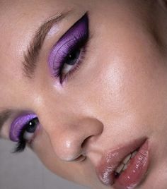 Purple Graphic Liner Makeup, Graphic Liner Purple, Purple Glam Makeup Looks, Makeup 2024, Makeup Ojos, Different Makeup Looks, Work Makeup, Rainbow Makeup, Swag Makeup